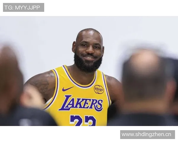 詹姆斯15年前梗再现引热议苏群称营销过度让球迷久等